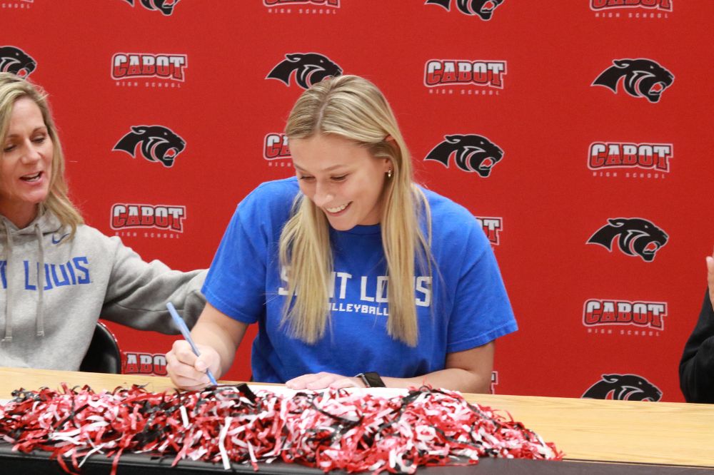 Jenna DeLaMater Signs Letter of Intent for St. Louis University